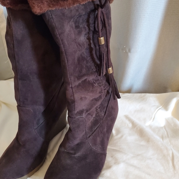 Boots - Picture 2 of 8